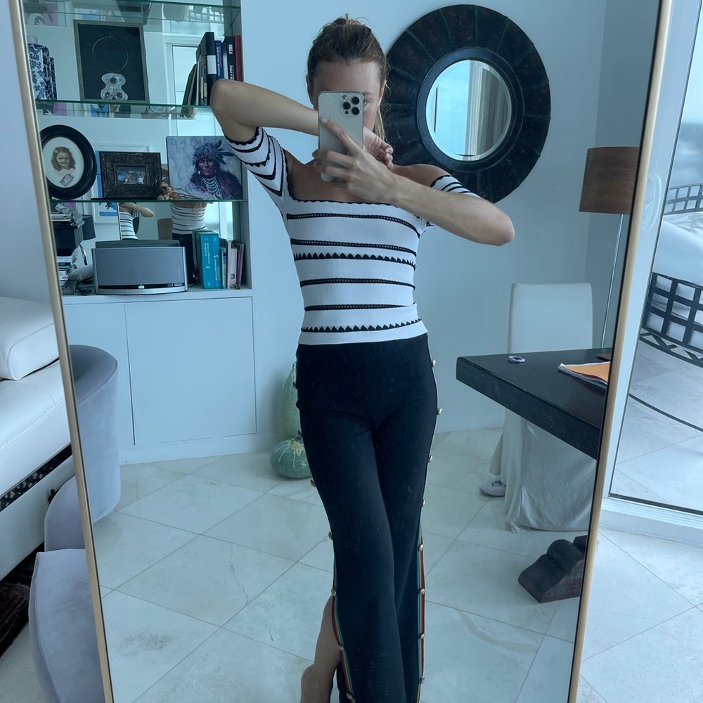 Elegant top with details hand woven